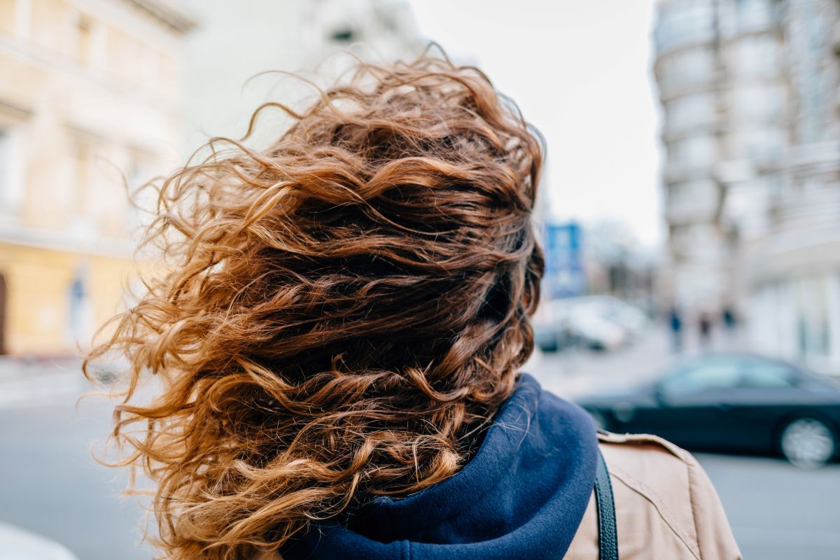 Como cuidar dos cabelos tingidos no inverno