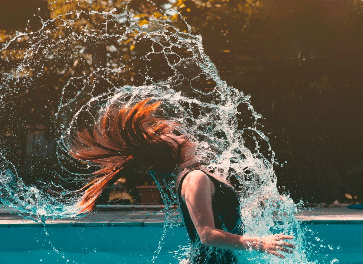 Guia para cuidar do cabelo tingido no verão
